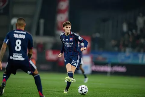 الدوري الفرنسي.. ليون يواصل نزيف النقاط بالتعادل مع بريست